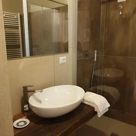 L'uovo E La Faina Busca